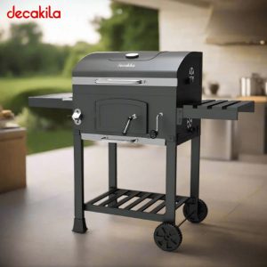 شواية فحم ديكايكلا 24 بوصة موديل KMCC008B مع رف تدفئة علوي وهيكل معدني متين للاستخدام الخارجي.